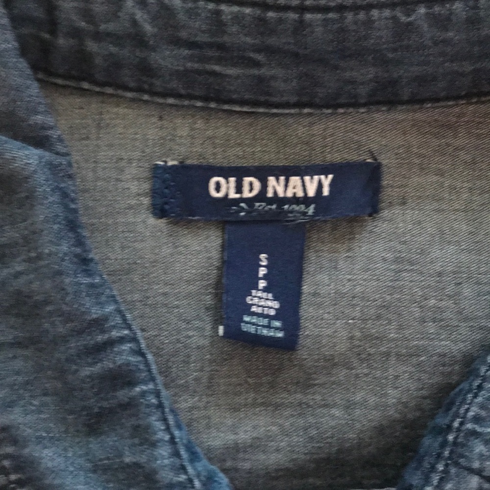 Button Up Denim Blouse! Multiple Ways To Wear It! - image 5